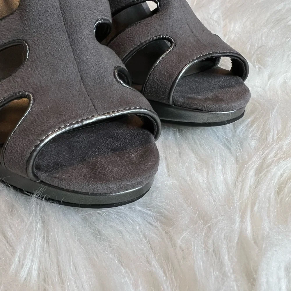 Christian Siriano for Payless High Heel Shoes 10 Open Toe Buckle faux suede gray